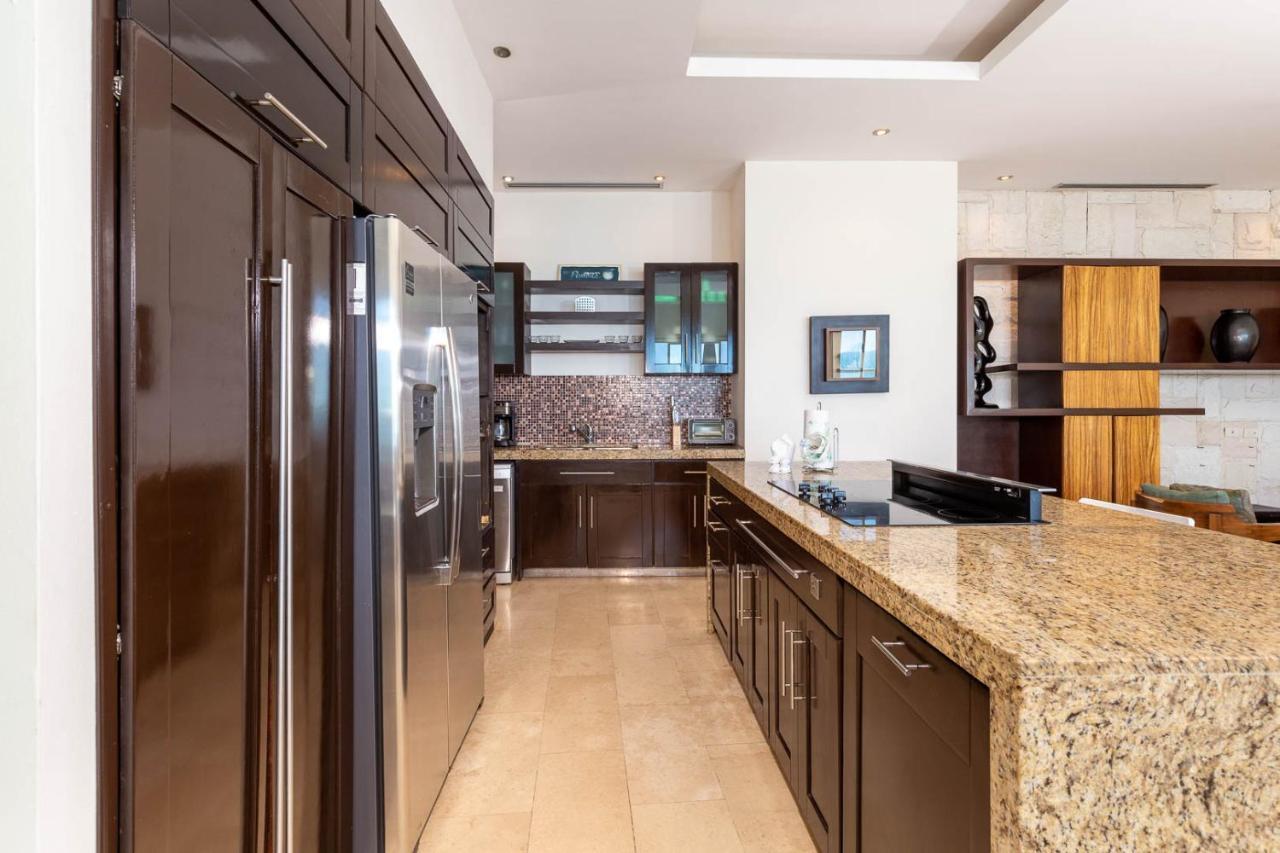 Encanto Living Penthouse By Kivoya Rocky Point Exterior photo