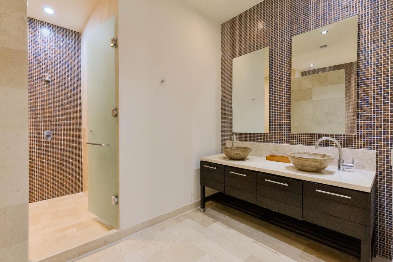 Encanto Living Penthouse By Kivoya Rocky Point Exterior photo