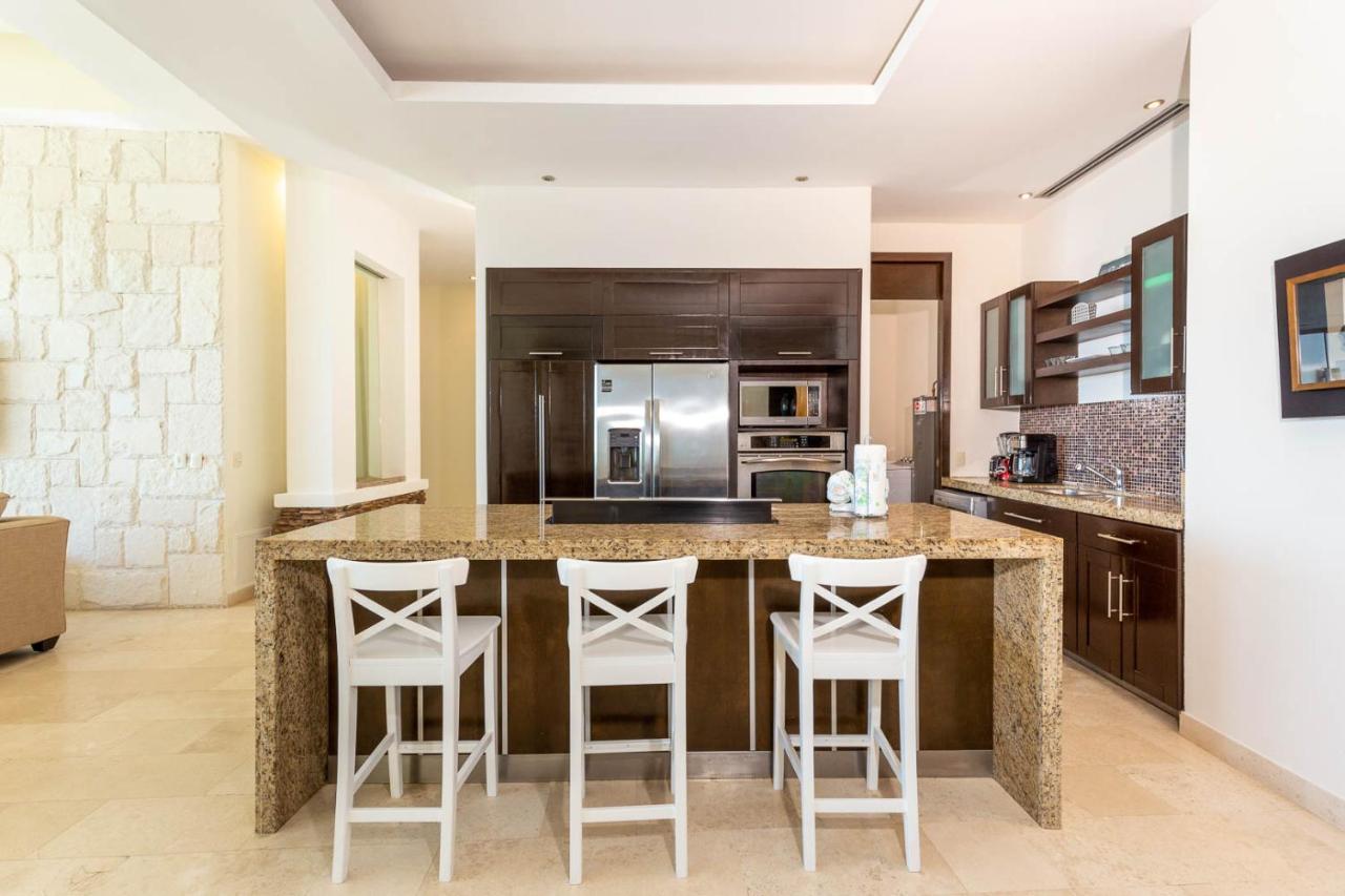 Encanto Living Penthouse By Kivoya Rocky Point Exterior photo
