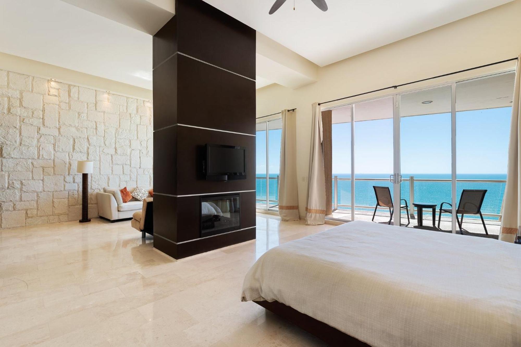 Encanto Living Penthouse By Kivoya Rocky Point Room photo