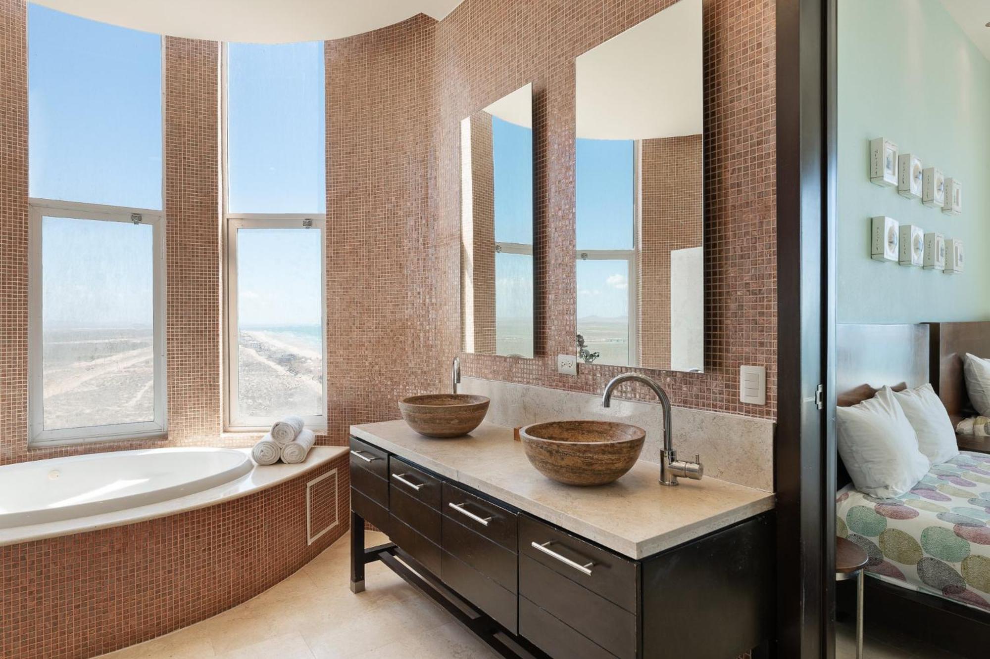Encanto Living Penthouse By Kivoya Rocky Point Room photo