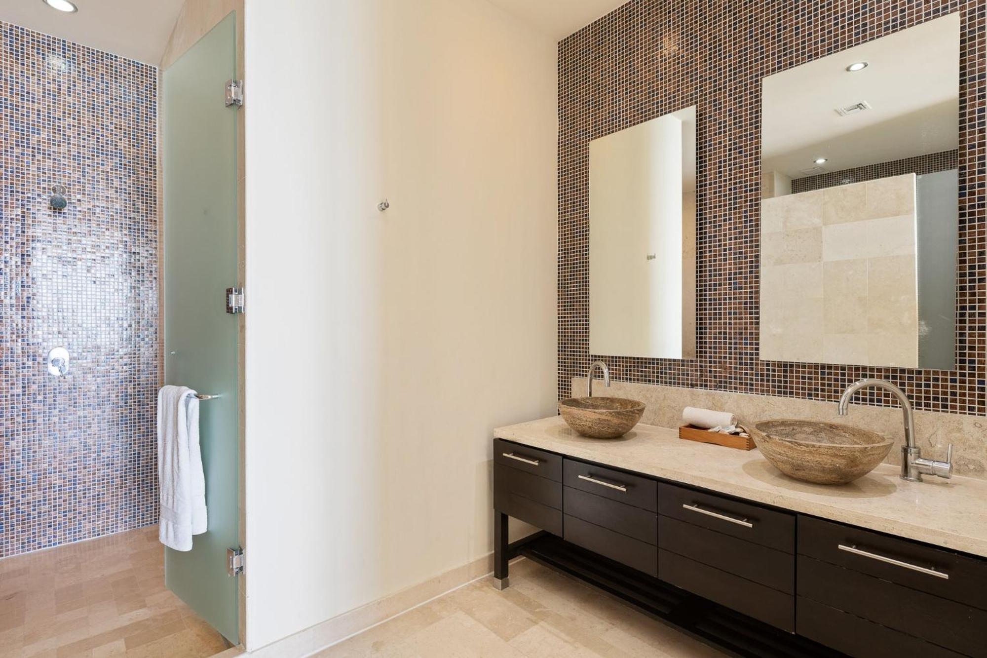 Encanto Living Penthouse By Kivoya Rocky Point Room photo
