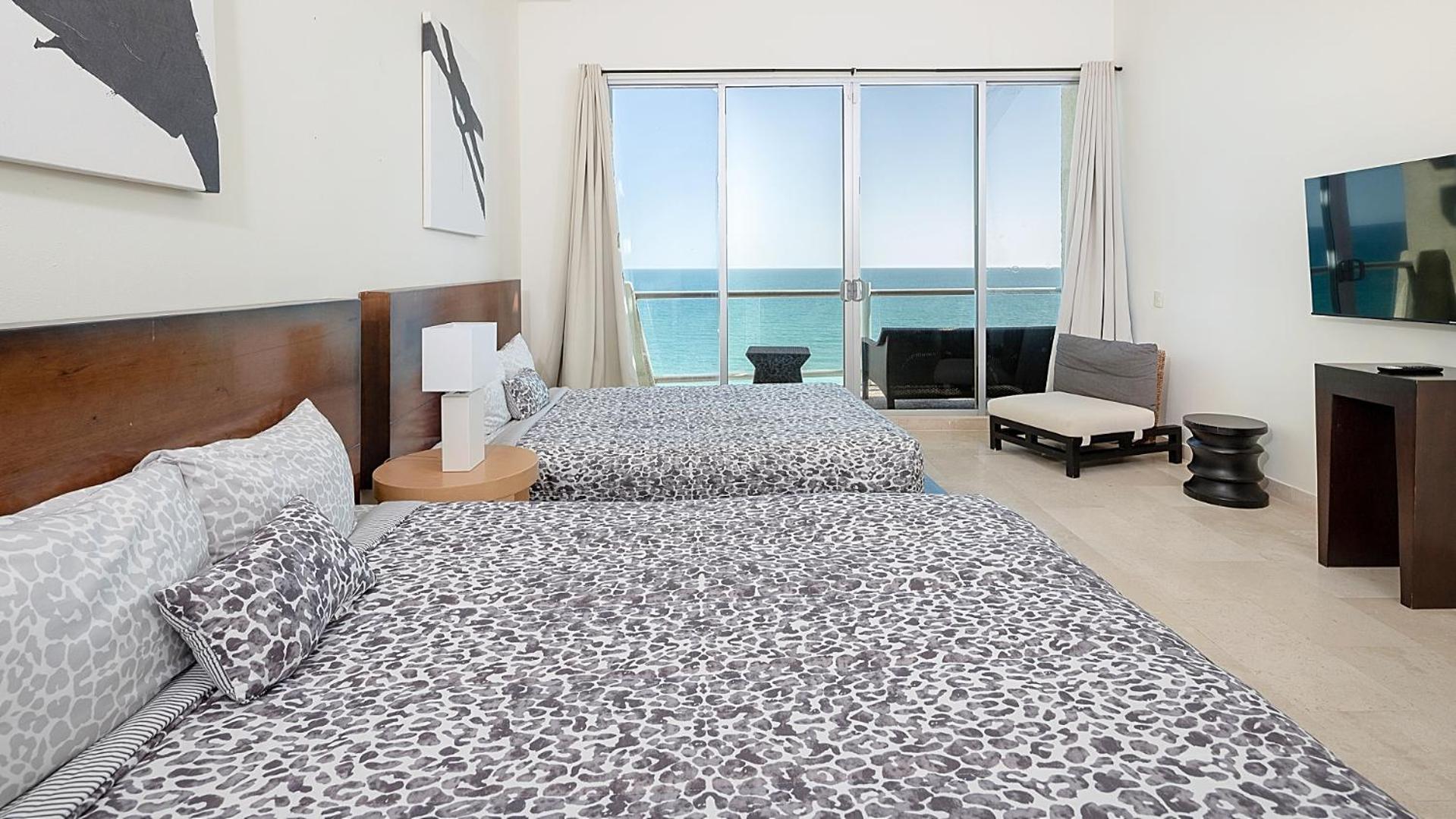 Encanto Living Penthouse By Kivoya Rocky Point Exterior photo