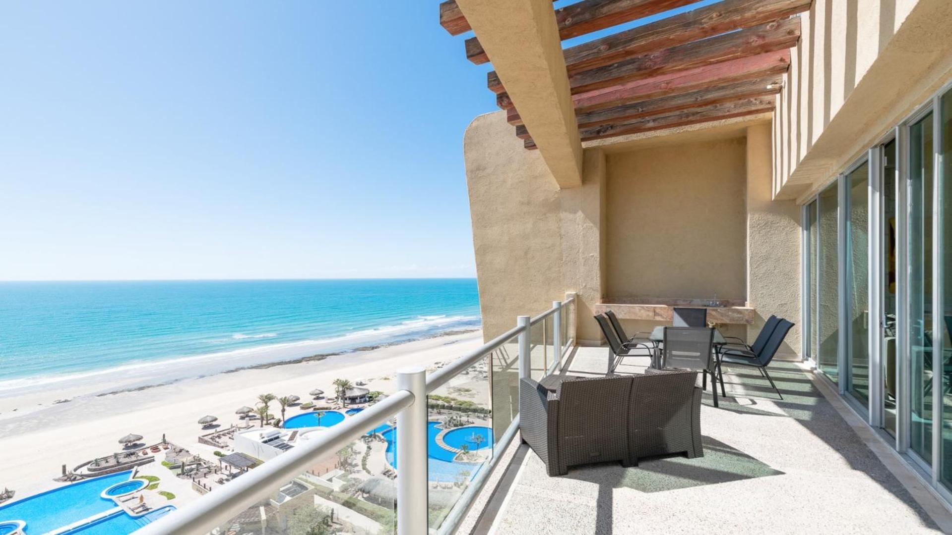 Encanto Living Penthouse By Kivoya Rocky Point Exterior photo