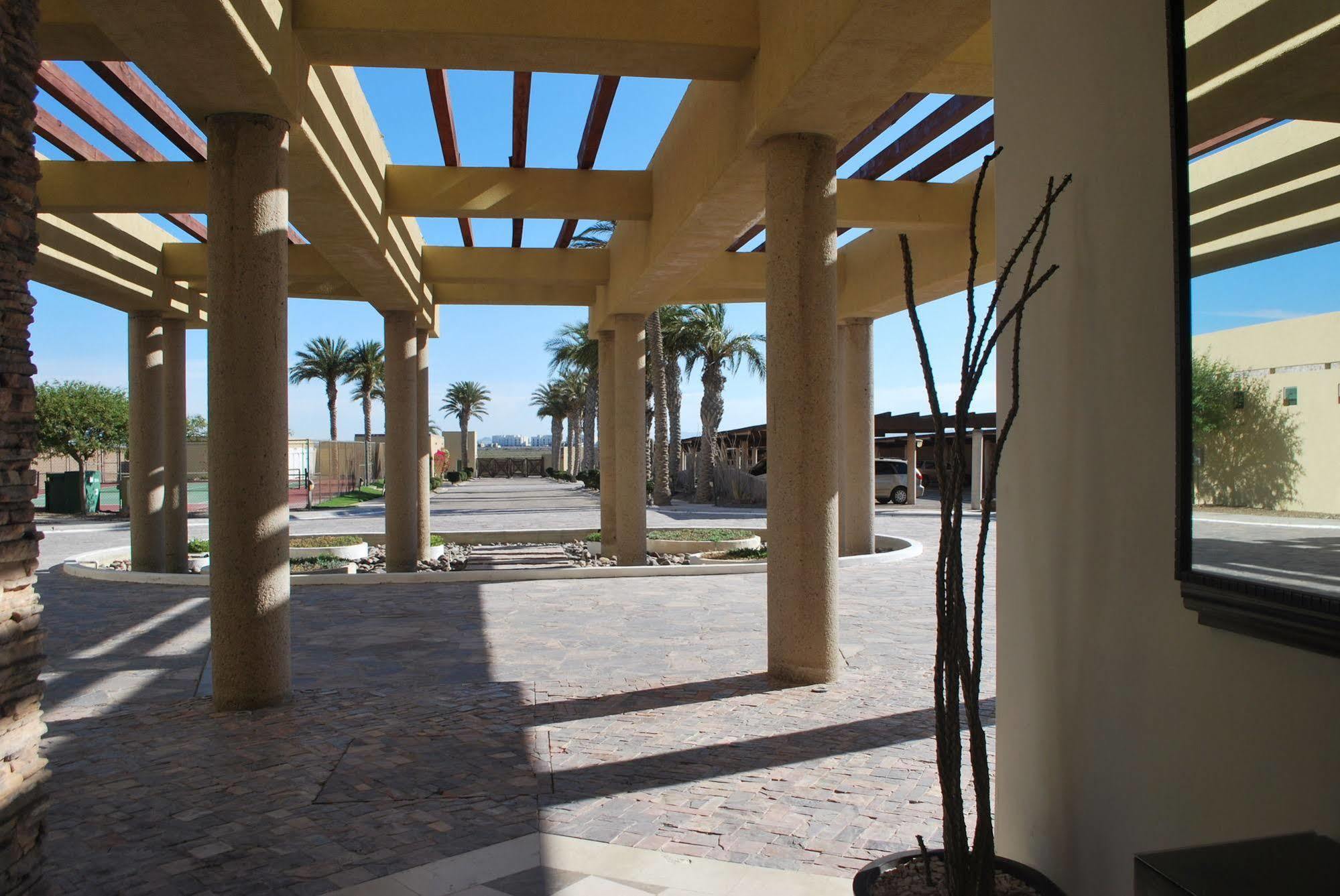Encanto Living Penthouse By Kivoya Rocky Point Exterior photo