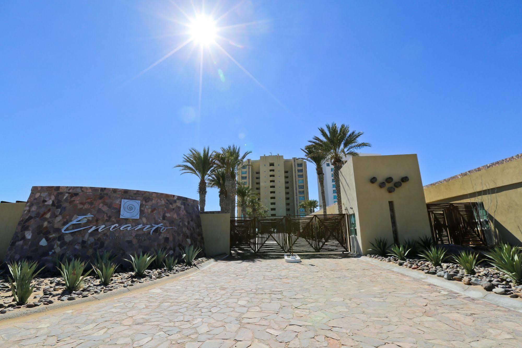 Encanto Living Penthouse By Kivoya Rocky Point Exterior photo