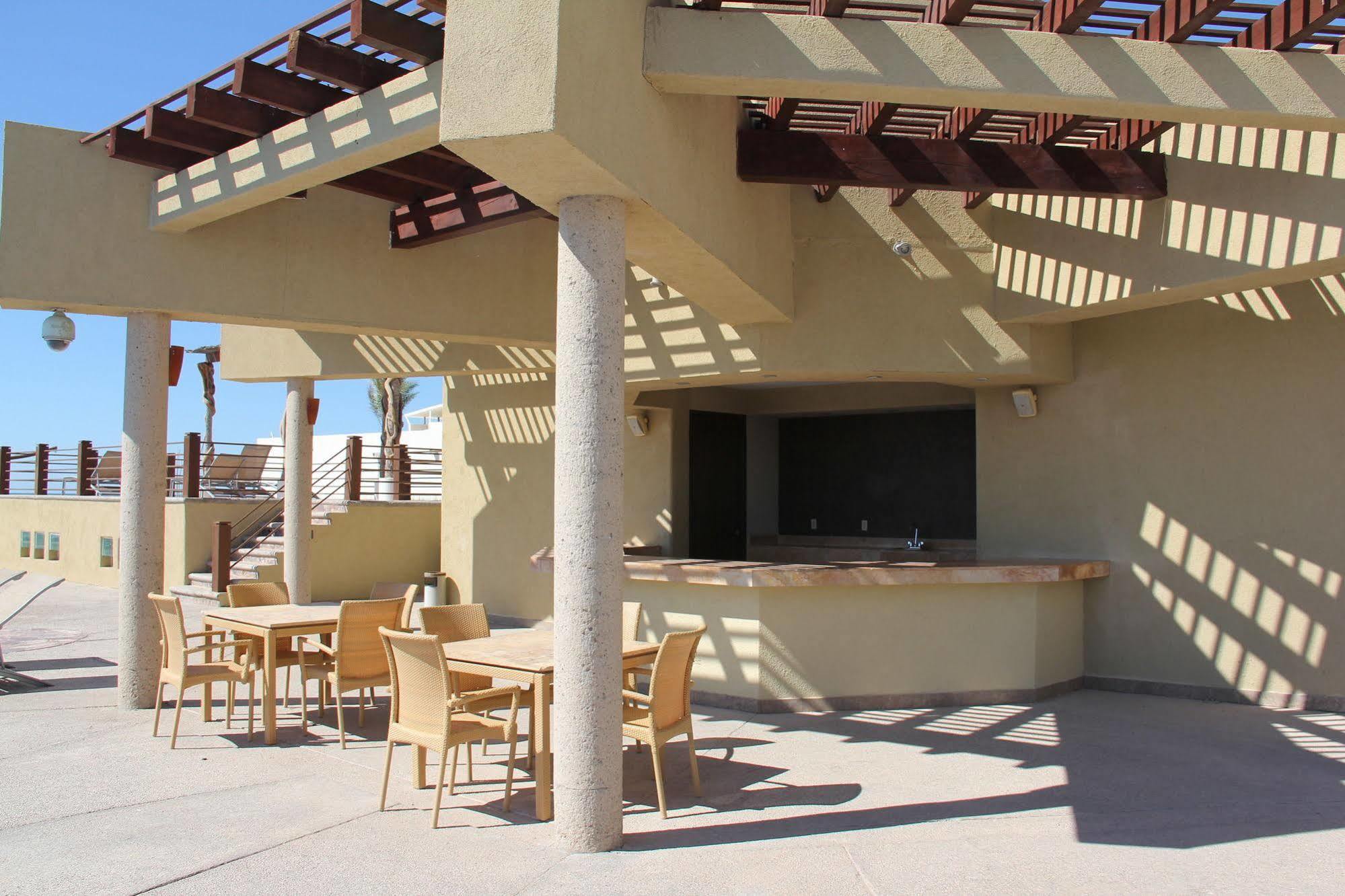 Encanto Living Penthouse By Kivoya Rocky Point Exterior photo