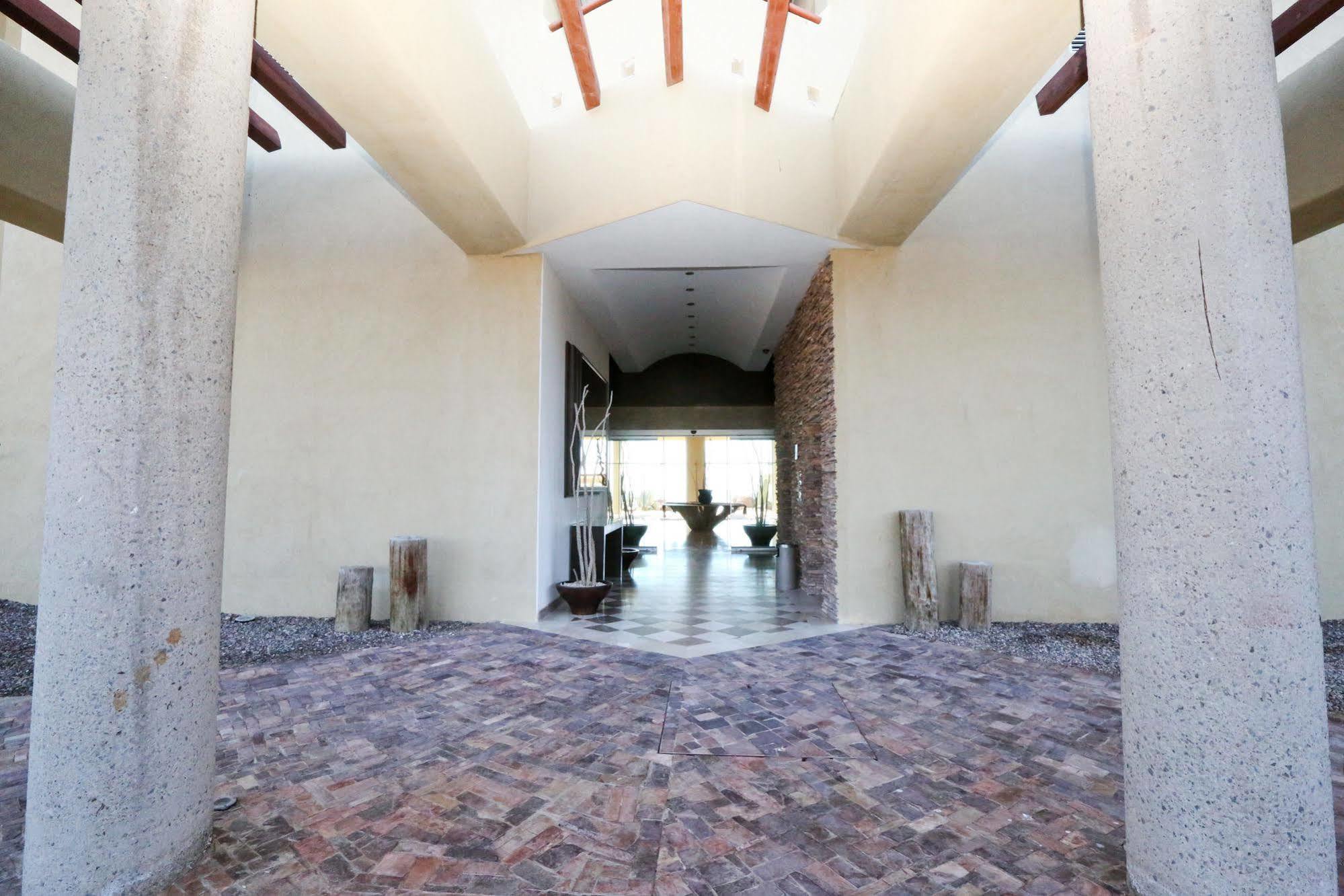Encanto Living Penthouse By Kivoya Rocky Point Exterior photo
