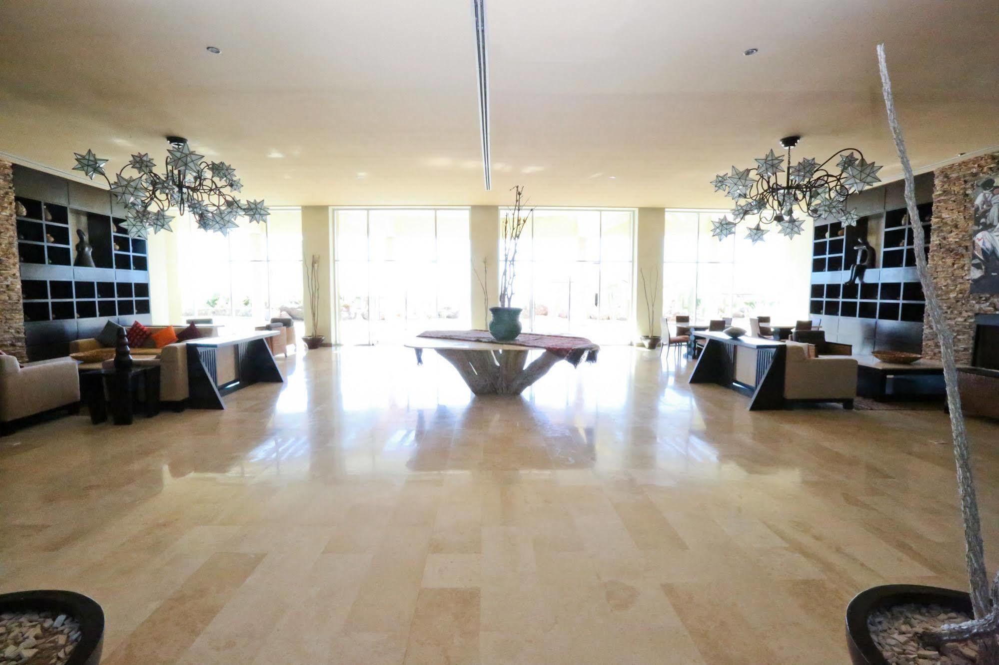 Encanto Living Penthouse By Kivoya Rocky Point Exterior photo