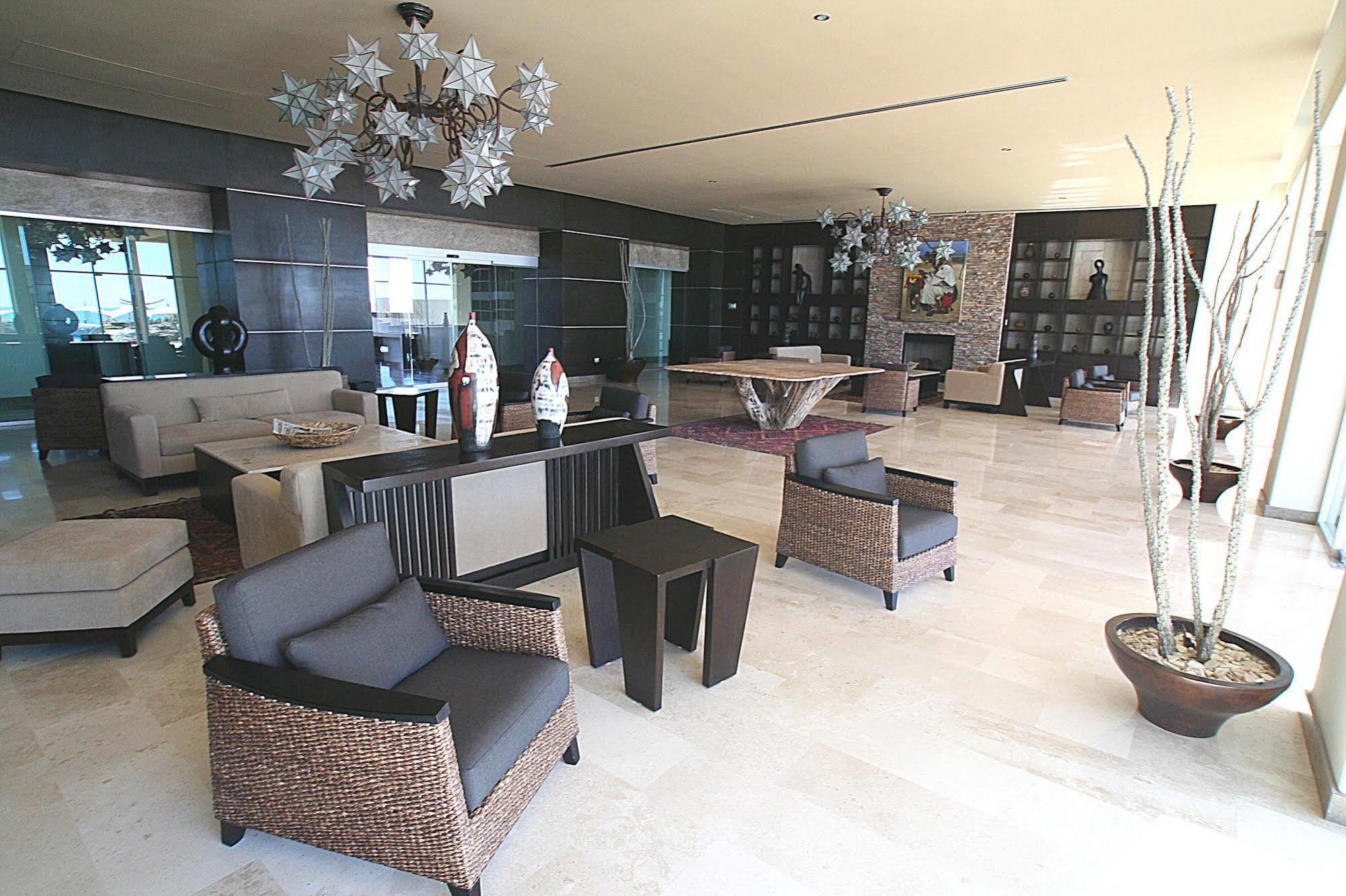 Encanto Living Penthouse By Kivoya Rocky Point Exterior photo